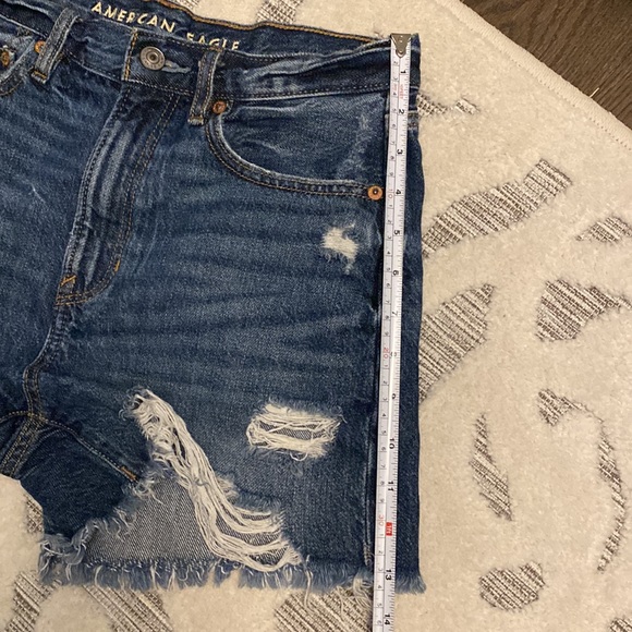 American Eagle 90’s Boyfriend Distressed Shorts - Picture 10 of 16